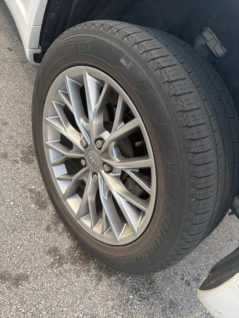 Used 2022 Bright White Clearcoat Jeep Summit image 9