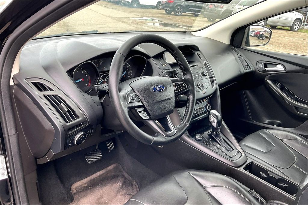 Used 2016 Ford Focus SE 4D Hatchback