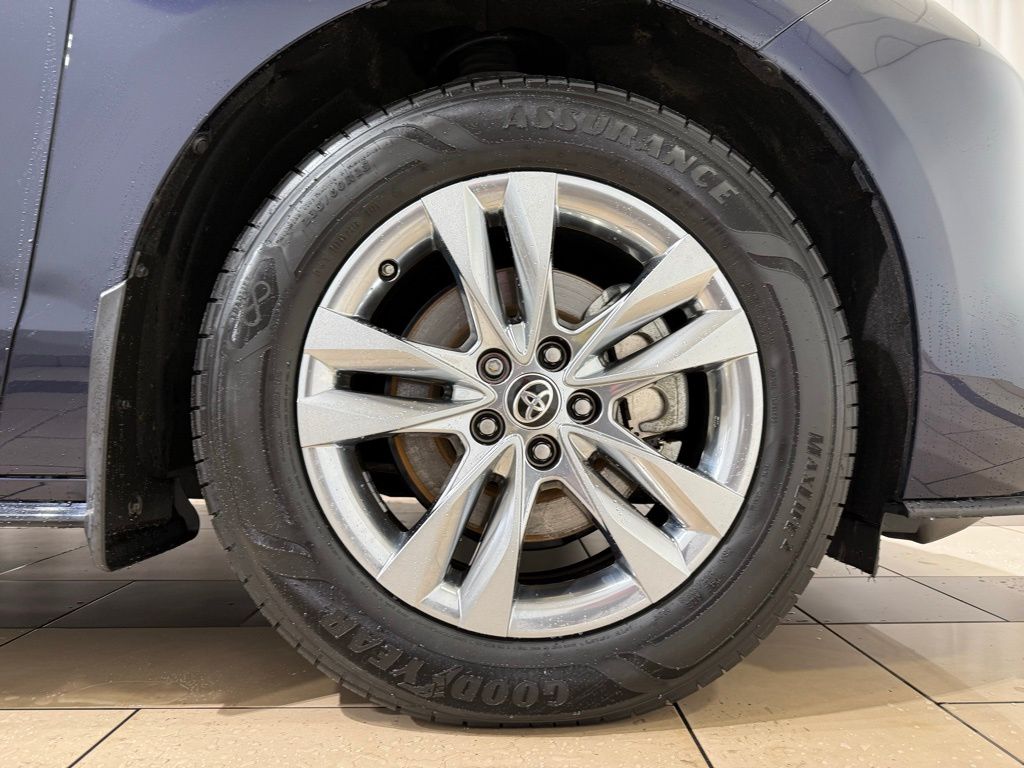 Thumbnail: 2024 Toyota Sienna - 9