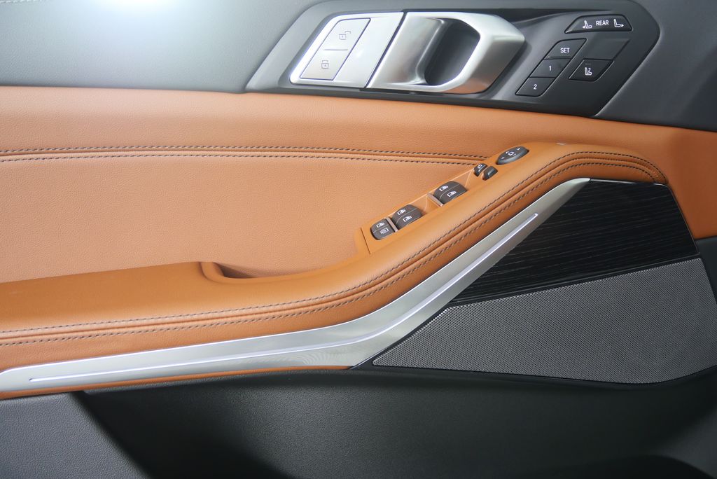 Thumbnail: 2026 BMW X7 - 8