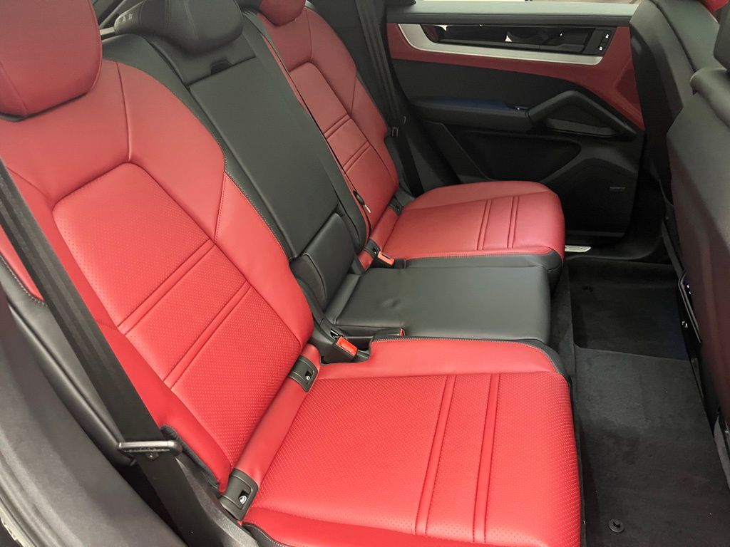 Thumbnail: 2026 Porsche Cayenne - 31