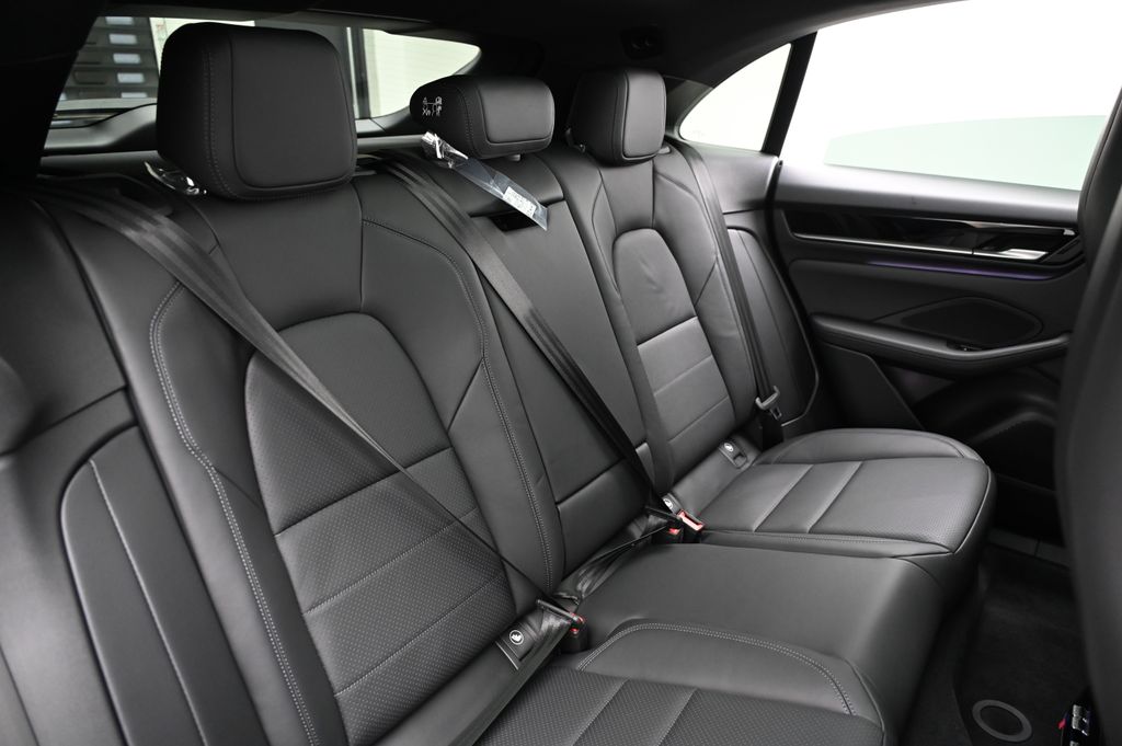 Thumbnail: 2025 Porsche Macan - 19