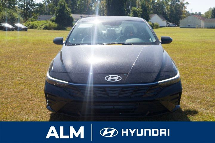 New 2026 Black Hyundai SE image 4