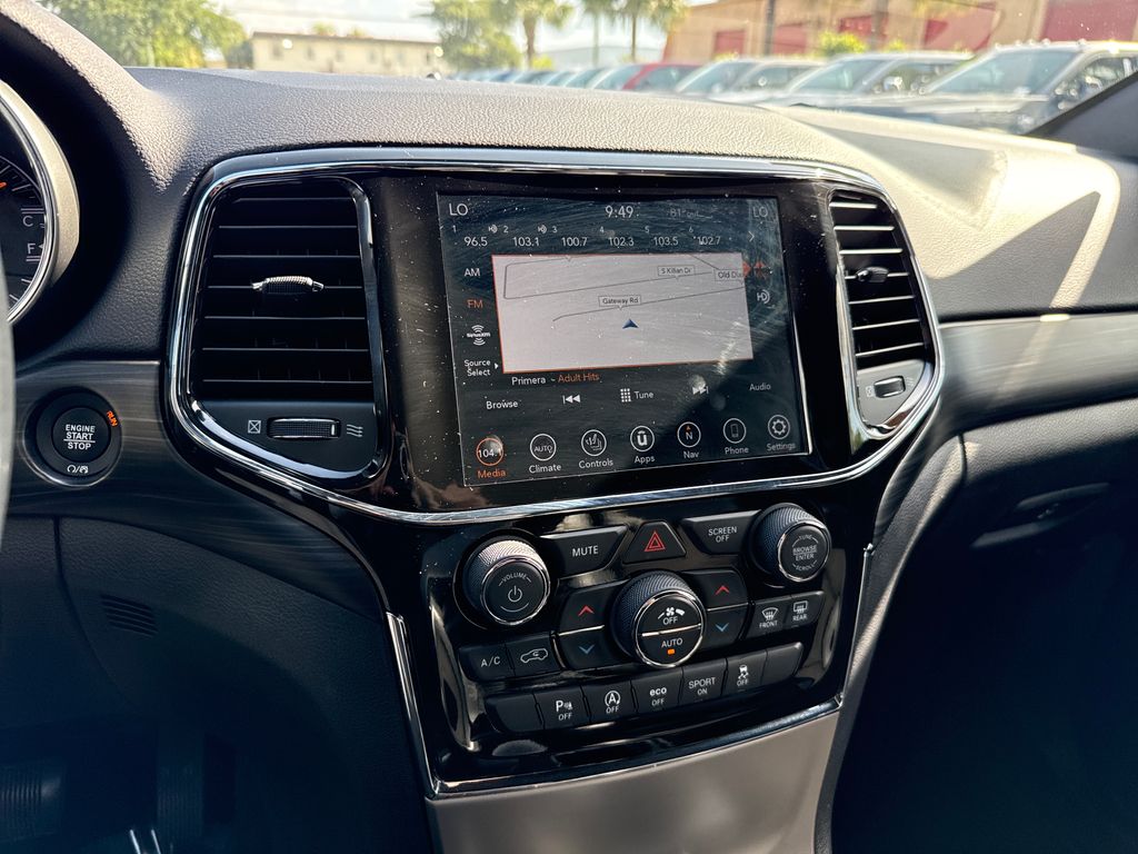Used 2020 Silver Jeep Laredo E image 18