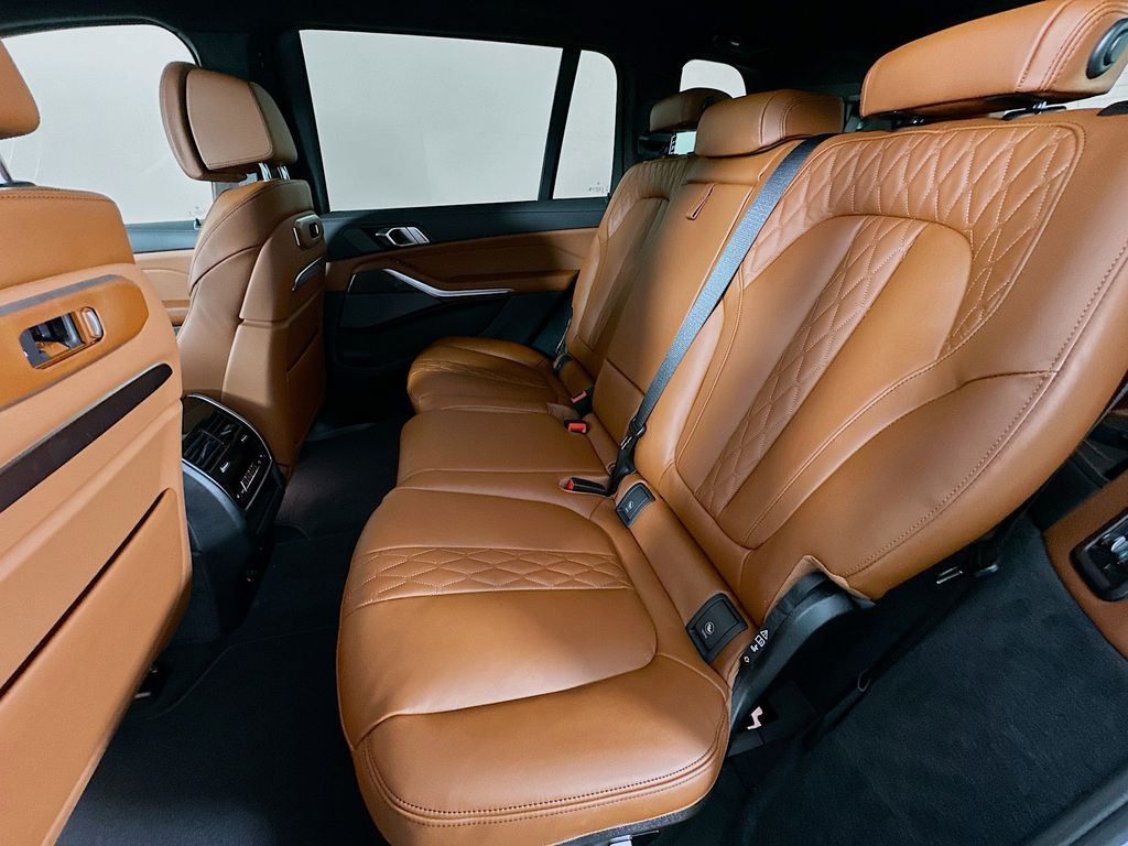 Thumbnail: 2026 BMW X7 - 17