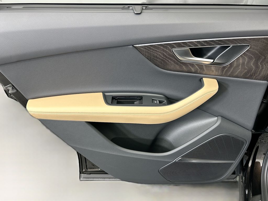 Thumbnail: 2026 Audi Q7 - 26