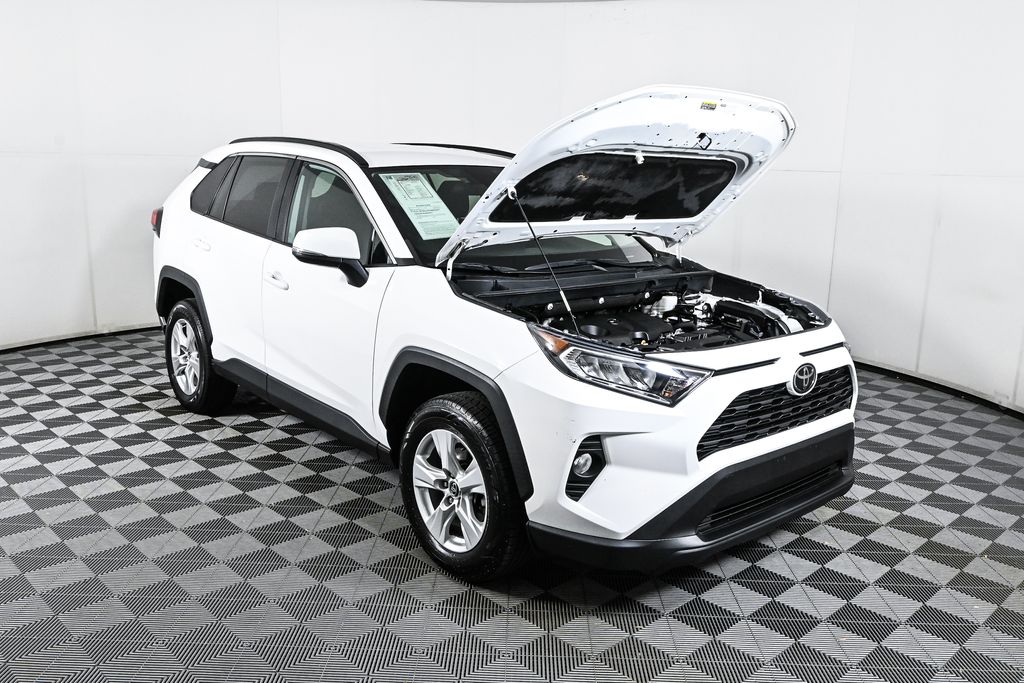 2020 Toyota RAV4 XLE 28