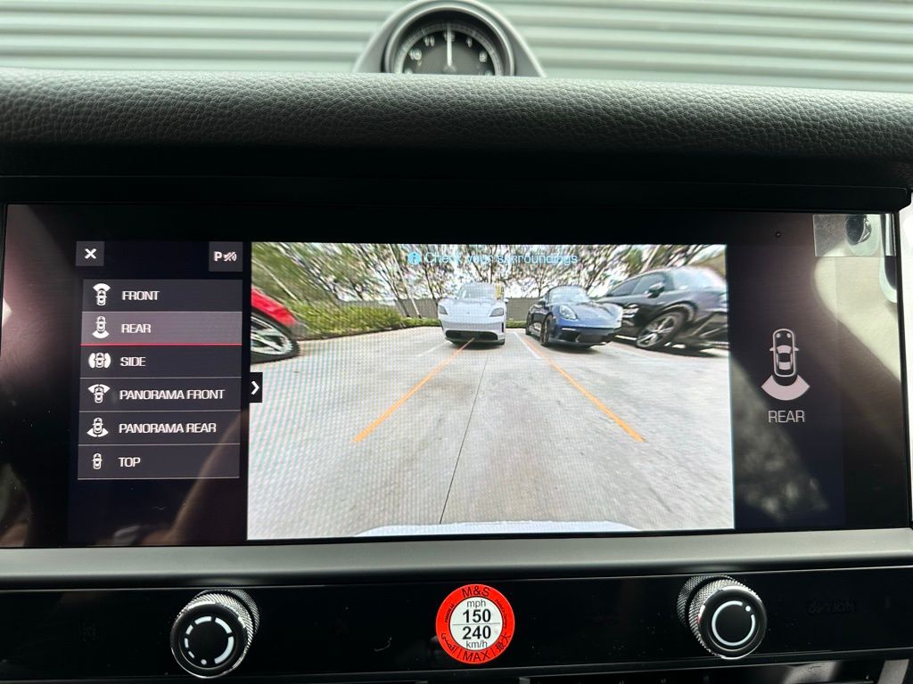 2025 Porsche Macan  26