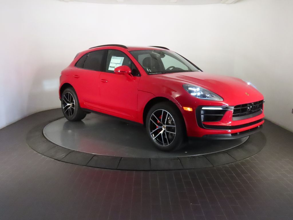 Thumbnail: 2026 Porsche Macan - 9