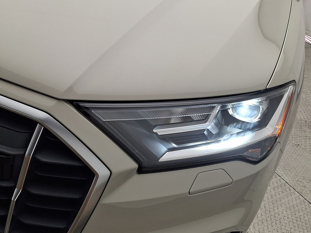 Thumbnail: 2023 Audi Q7 - 9