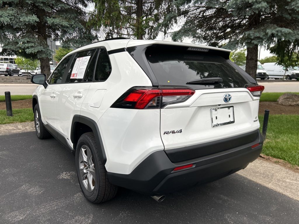 2022 Toyota RAV4 LE 2