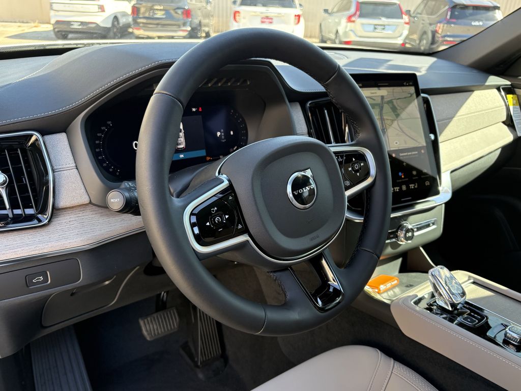 New 2026 Crystal White Volvo B6 Plus 7-Seater image 14