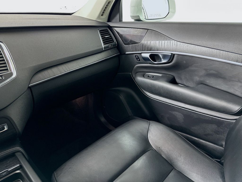 Thumbnail: 2020 Volvo XC90 - 24