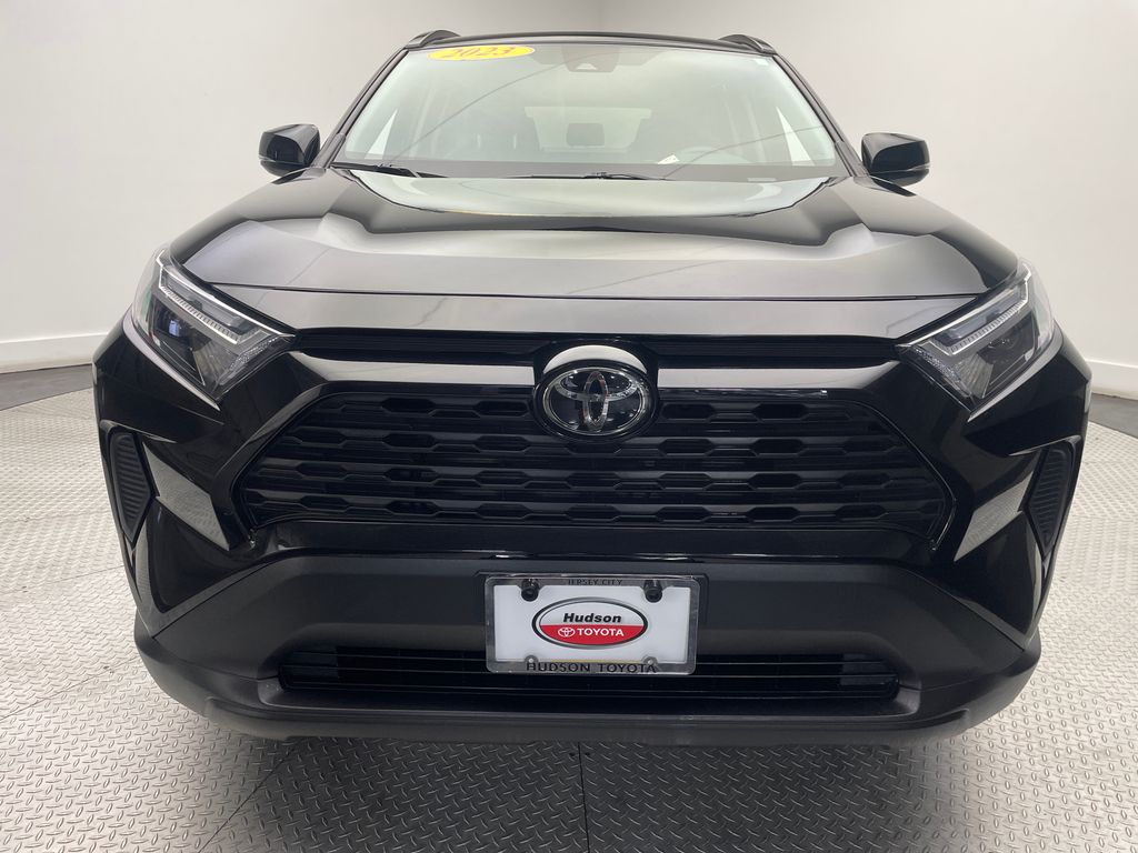 2023 Toyota RAV4 XLE 2