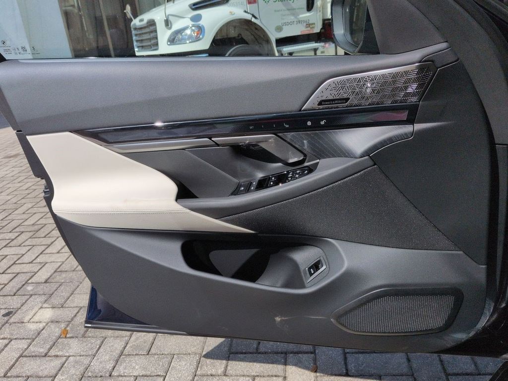 New 2027 Blue BMW 540i xDrive image 30