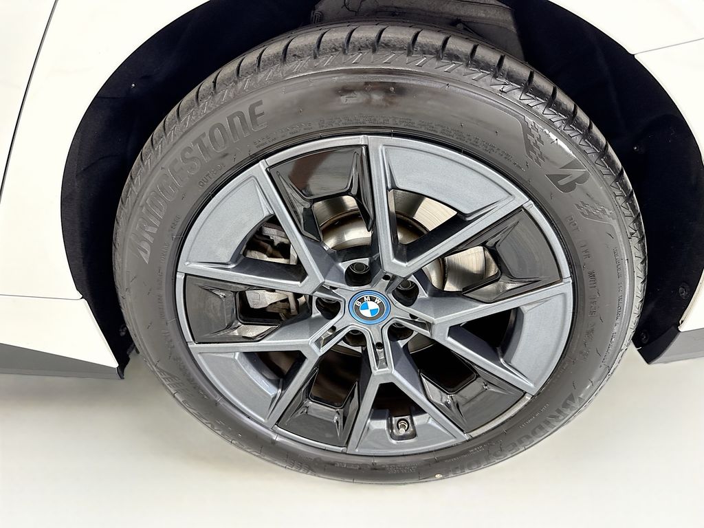 Thumbnail: 2024 BMW i4 - 30