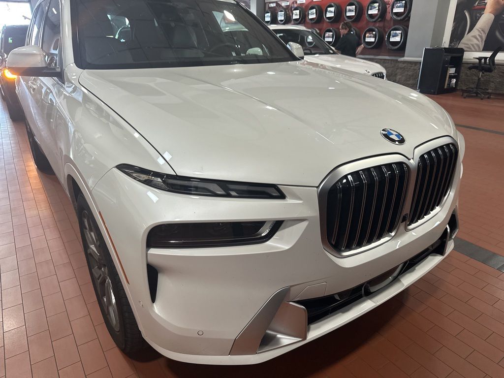 Thumbnail: 2023 BMW X7 - 3