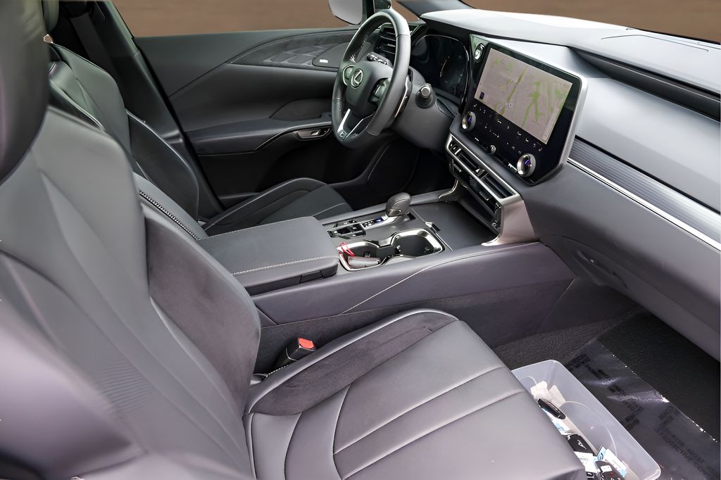 Used 2024 White Lexus 500h F SPORT Performance image 33