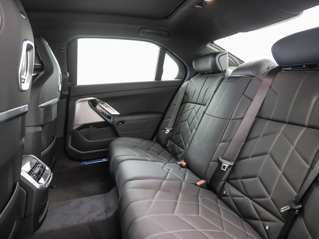 Thumbnail: 2025 BMW i7 - 23