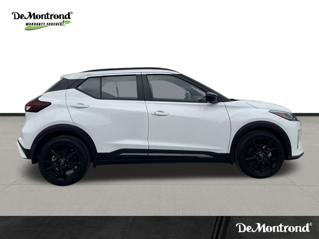 2023 Nissan Kicks SR - 3