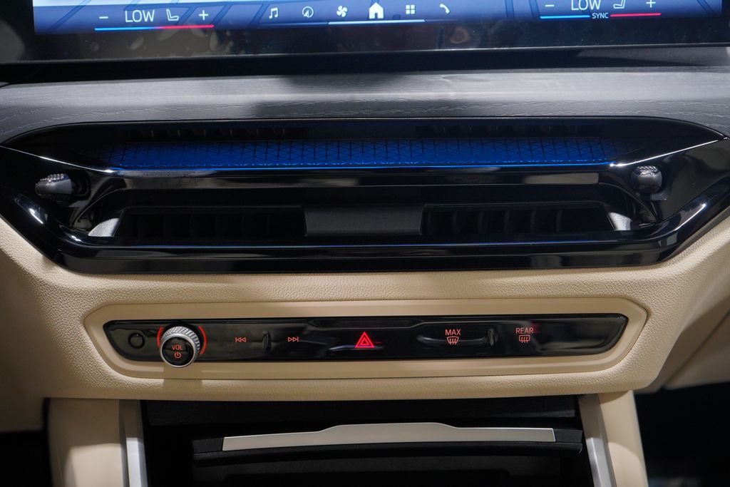 Thumbnail: 2025 BMW i4 - 13