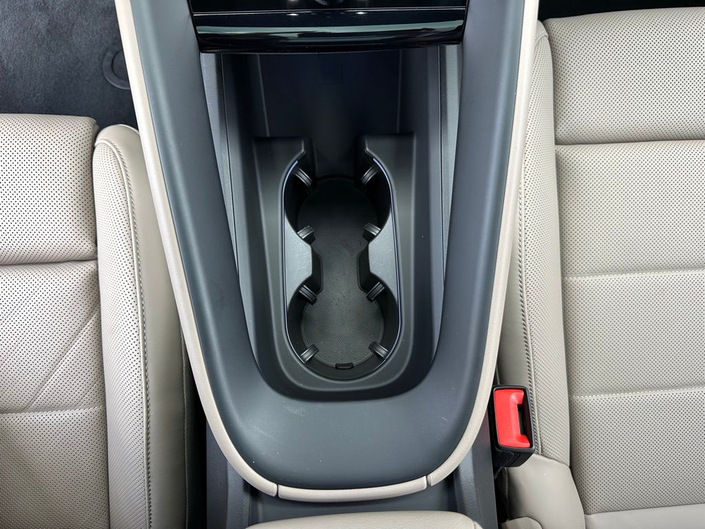 Thumbnail: 2025 Porsche Macan - 25