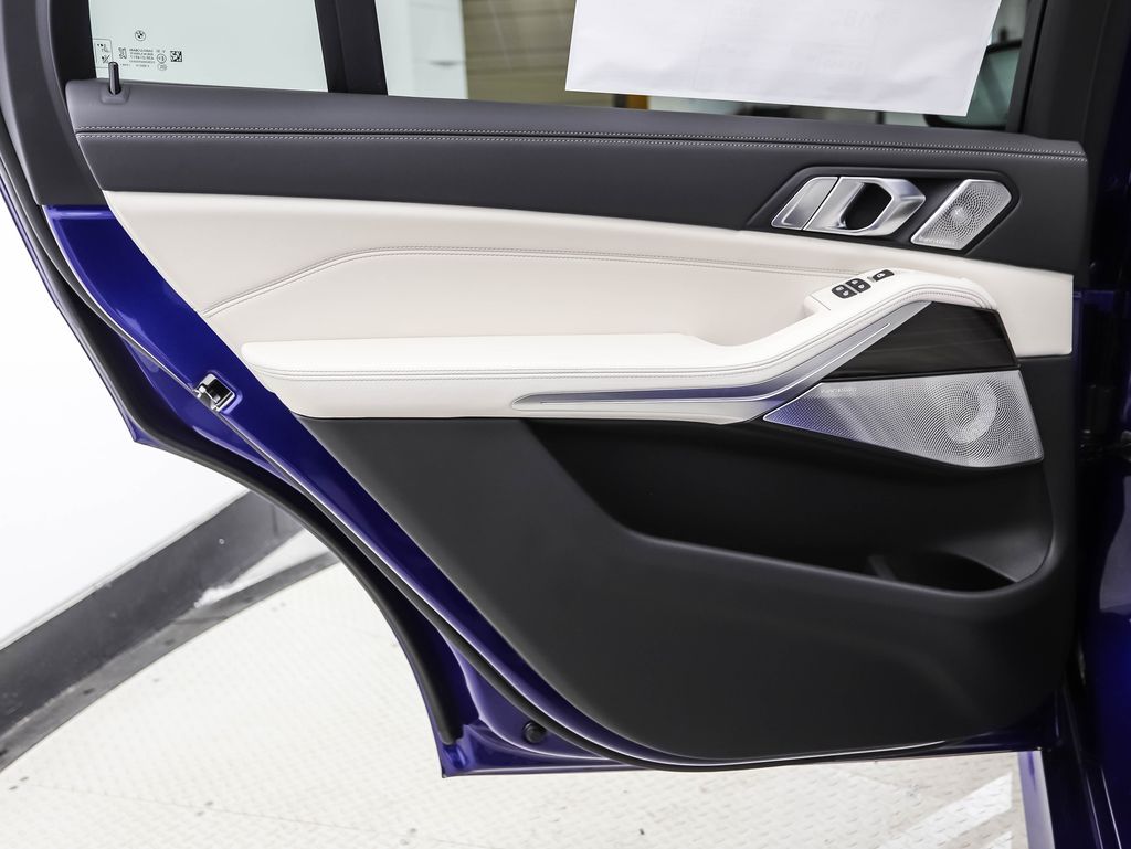 Thumbnail: 2026 BMW X7 - 20