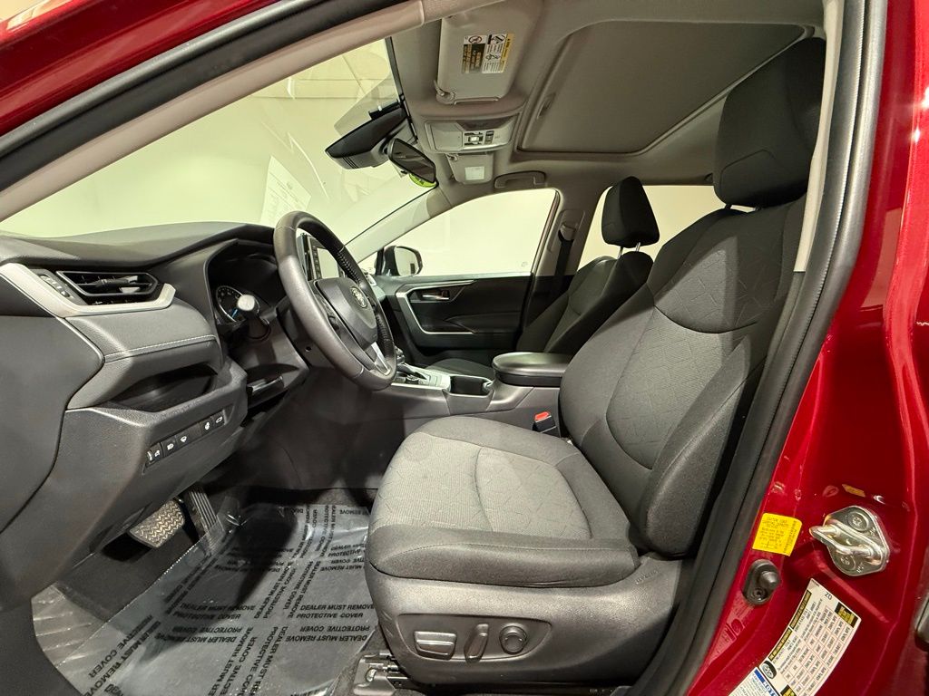 2022 Toyota RAV4 XLE 12