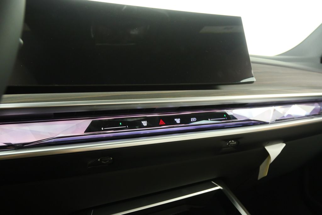 Thumbnail: 2025 BMW 7 Series - 24
