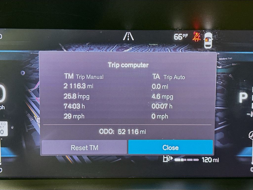 Thumbnail: 2023 Volvo XC40 - 12