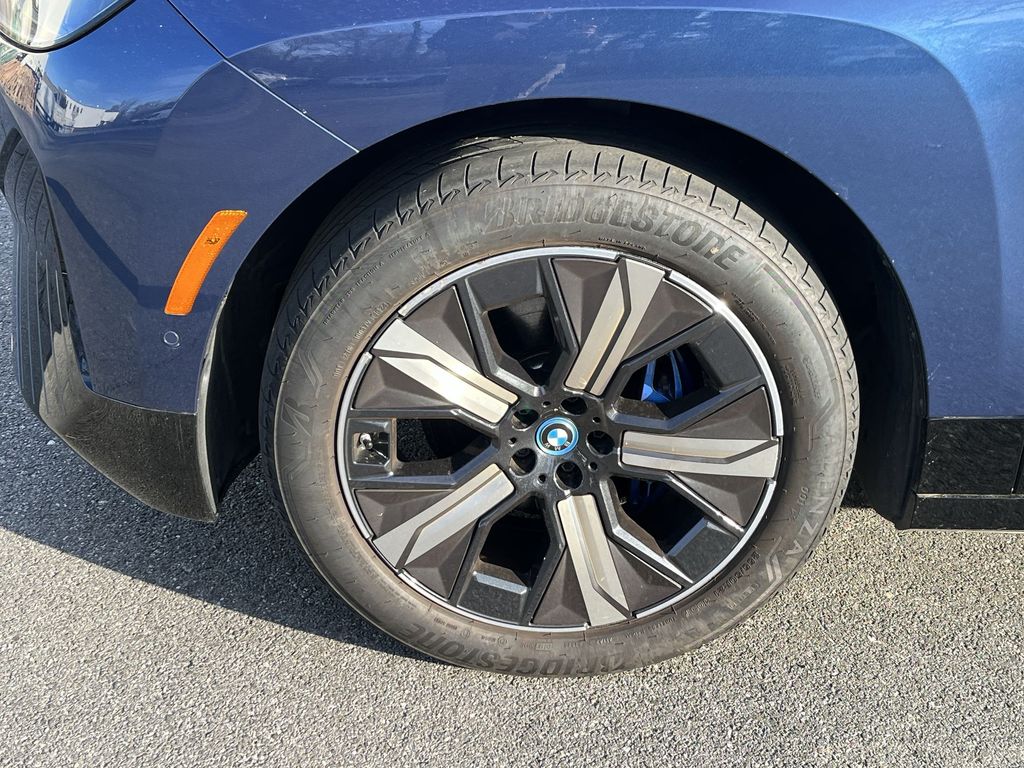 Thumbnail: 2023 BMW iX - 10