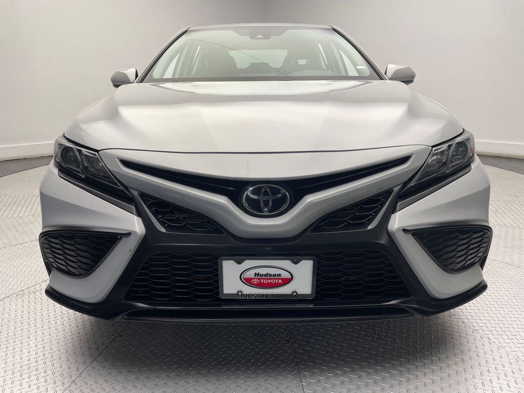 2022 Toyota Camry SE 2