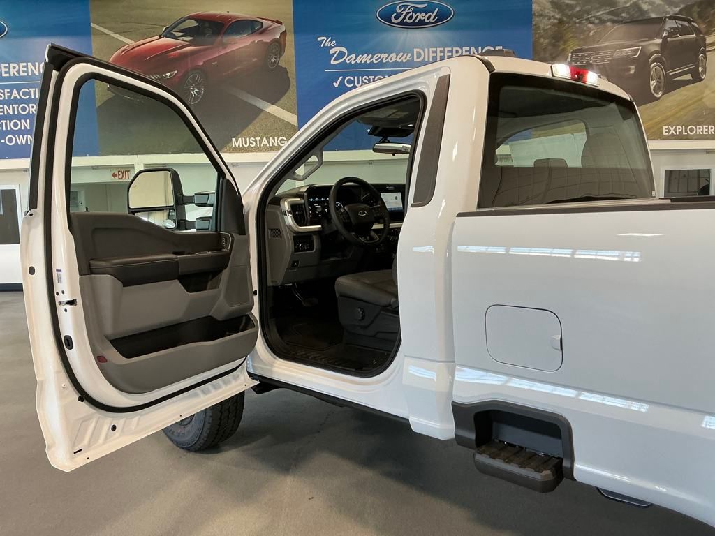 2025 Ford F-350SD  photo