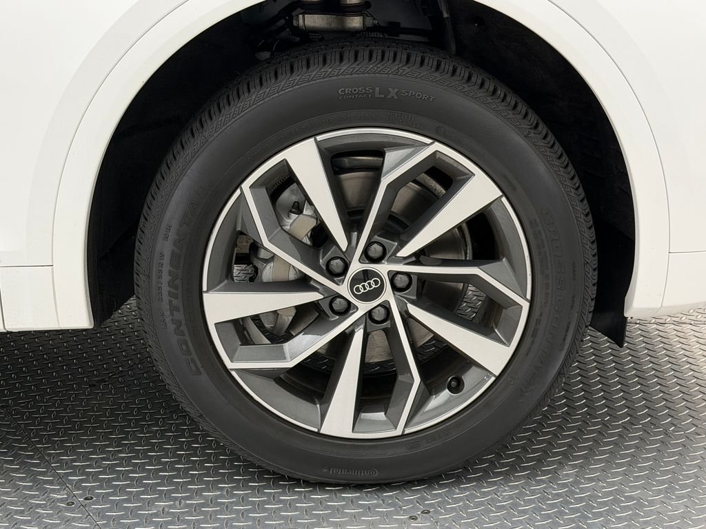 Thumbnail: 2023 Audi Q5 - 10