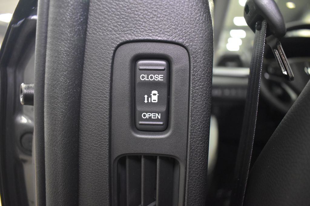 2025 Honda Odyssey EX-L 22