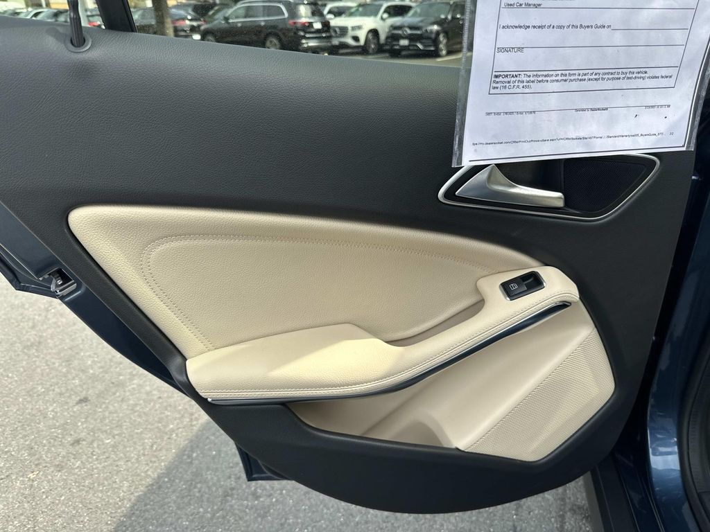 Thumbnail: 2020 Mercedes-Benz GLA - 29