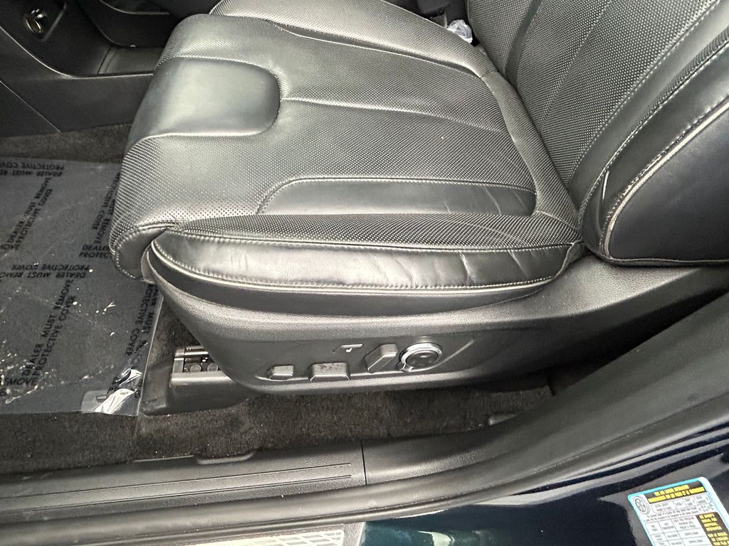 Used 2024 Robust Emerald Hyundai Calligraphy image 11