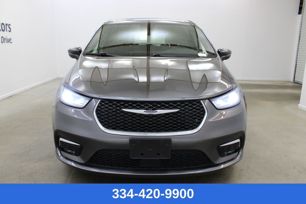 used 2023 Chrysler Pacifica car, priced at $17,499