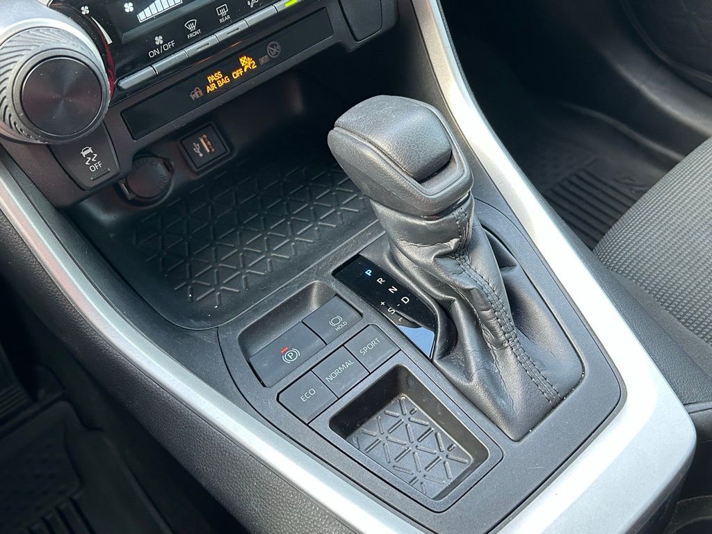 Thumbnail: 2023 Toyota RAV4 - 25