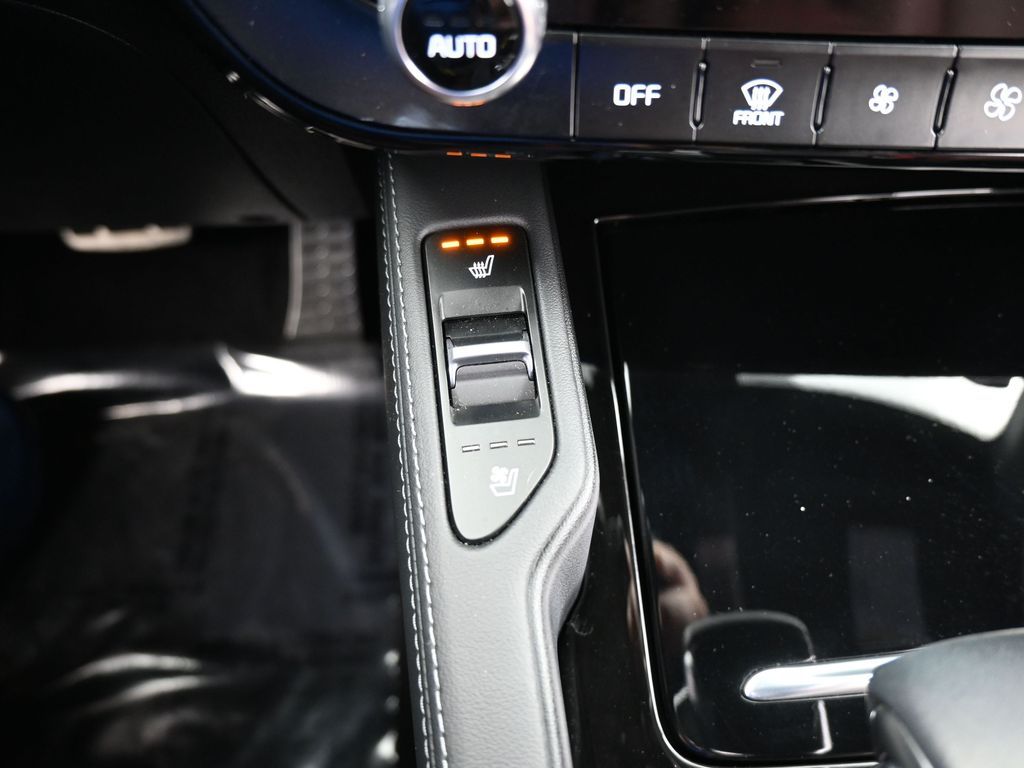 Used 2023 Glacial White Pearl Kia SX image 32