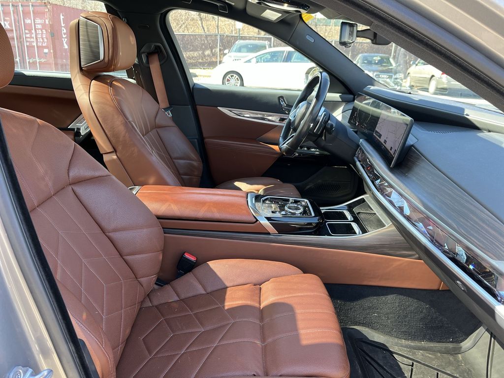 Thumbnail: 2023 BMW 7 Series - 24