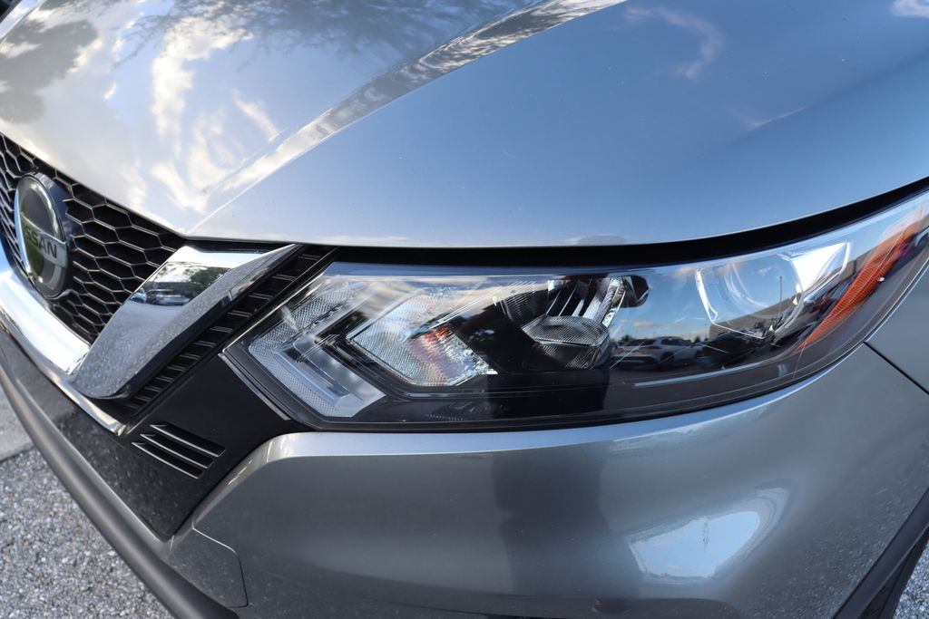 Thumbnail: 2021 Nissan Rogue Sport - 3
