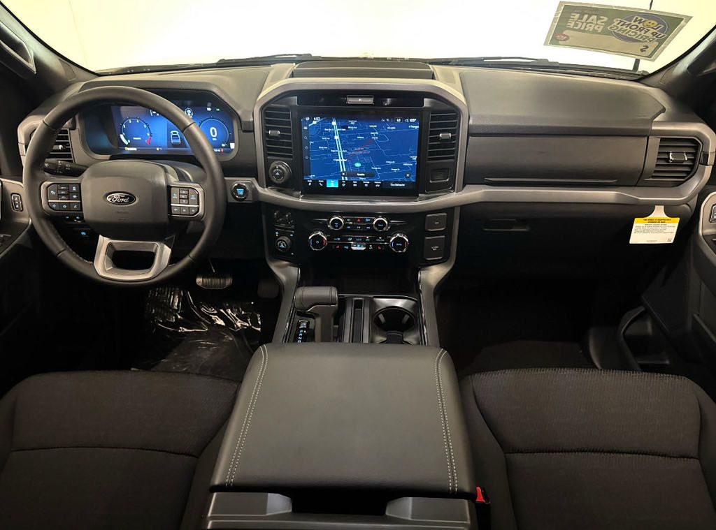 2025 Ford F-150 XLT photo 3