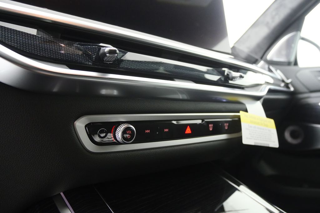 Thumbnail: 2026 BMW X7 - 24