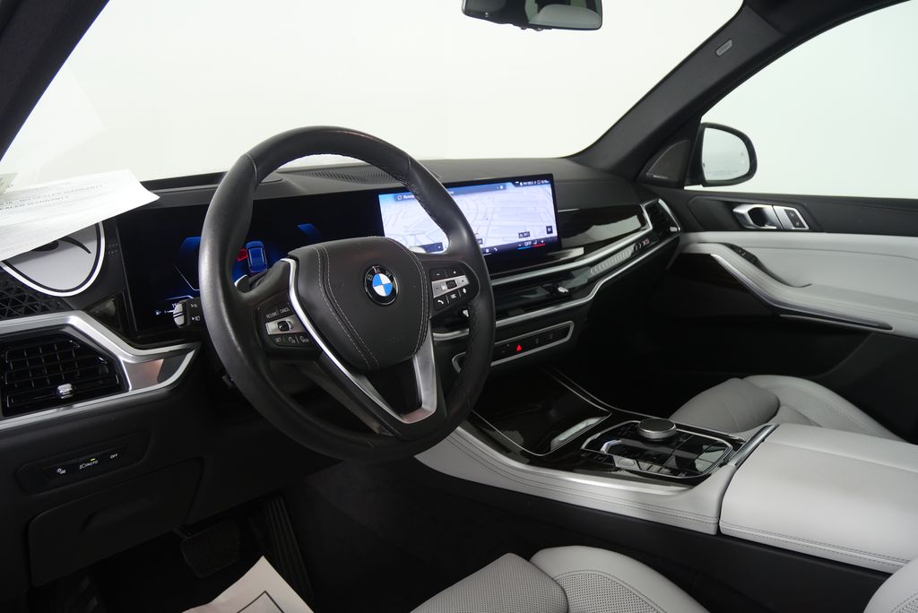 Thumbnail: 2026 BMW X5 - 13