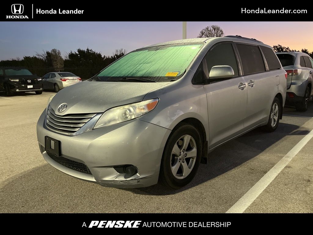 Thumbnail: 2017 Toyota Sienna - 1