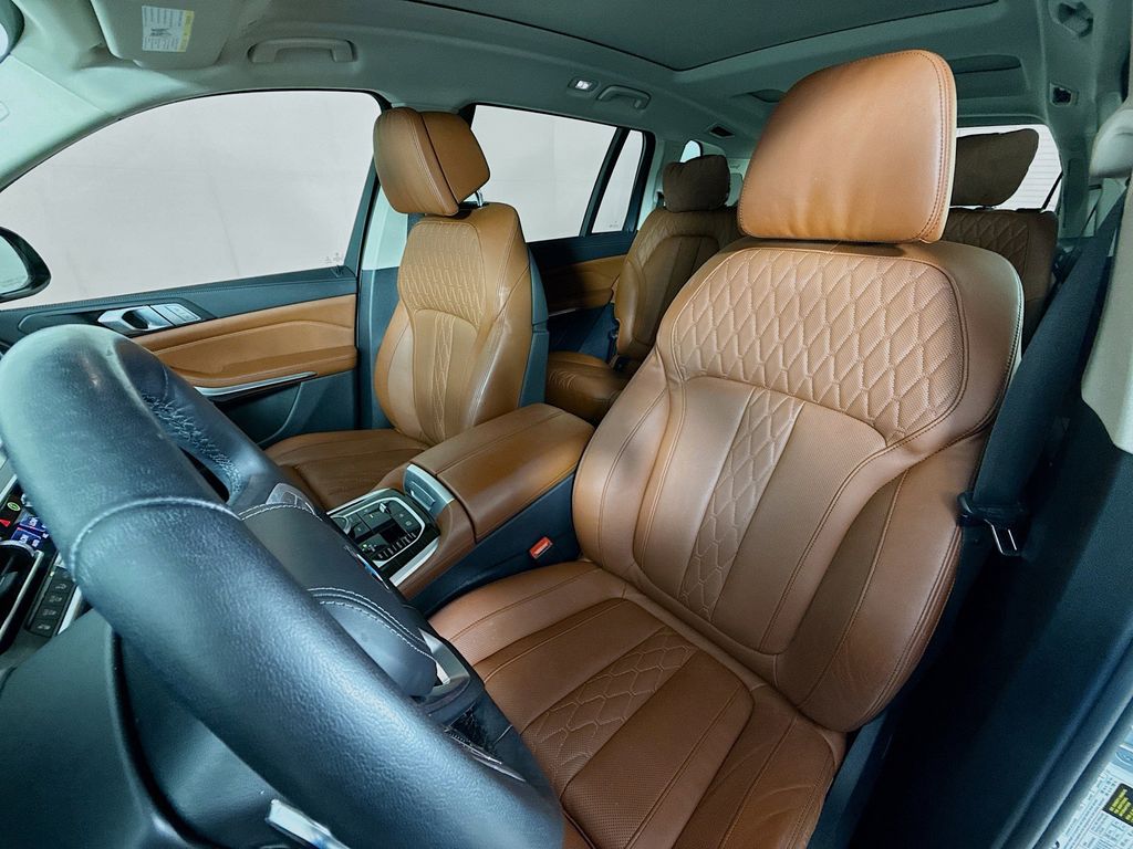 Thumbnail: 2021 BMW X7 - 21