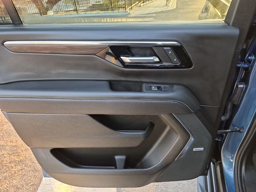 Used Car 2025 Chevrolet Suburban  Premier For Sale Under $70,000 In Austin, Texas