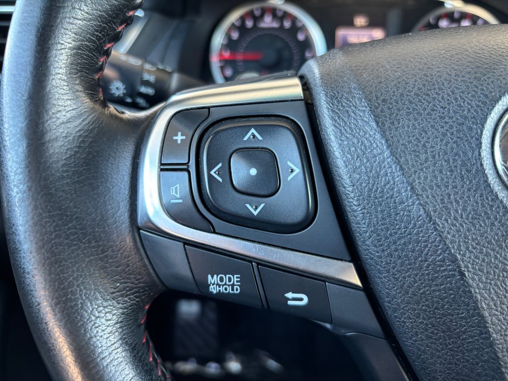 Thumbnail: 2016 Toyota Camry - 11