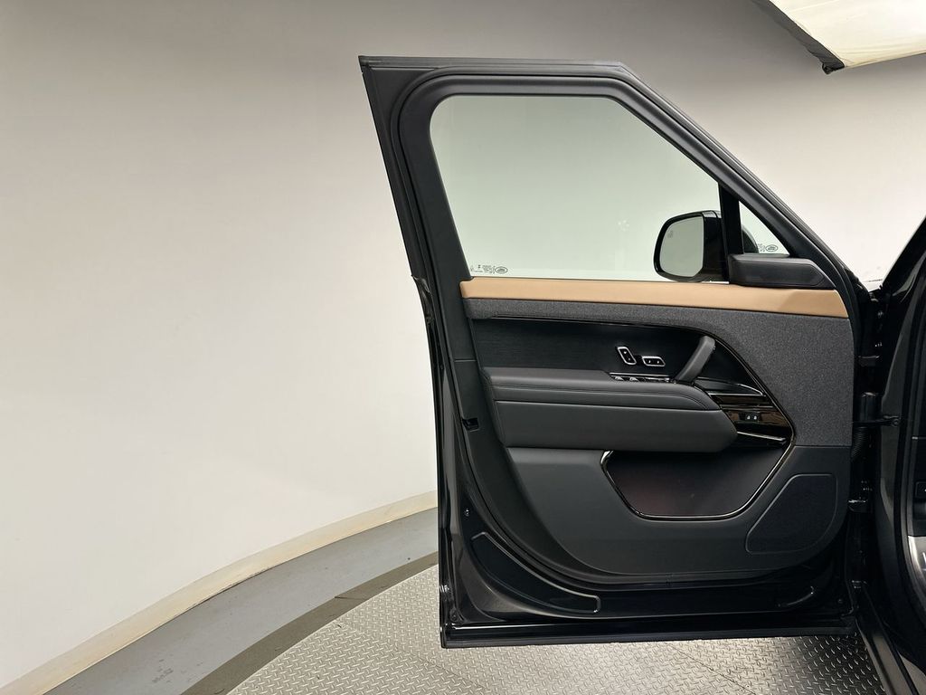 Thumbnail: 2026 Land Rover Range Rover Sport - 17